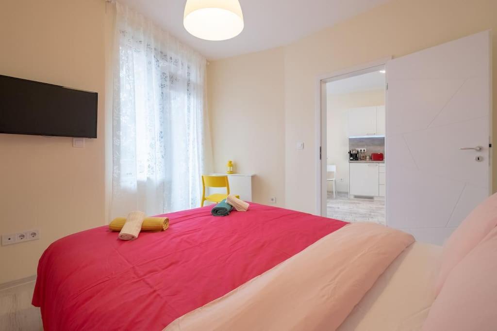 Bright & Chic Parkside Apartment София Екстериор снимка