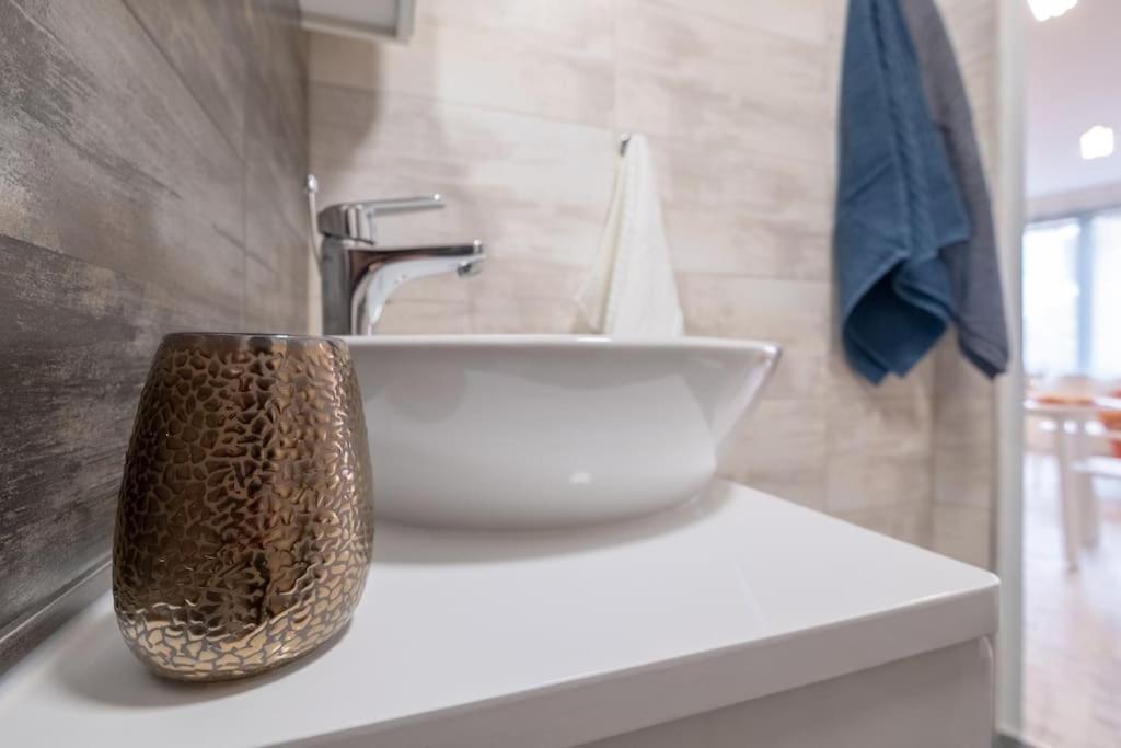 Bright & Chic Parkside Apartment София Екстериор снимка